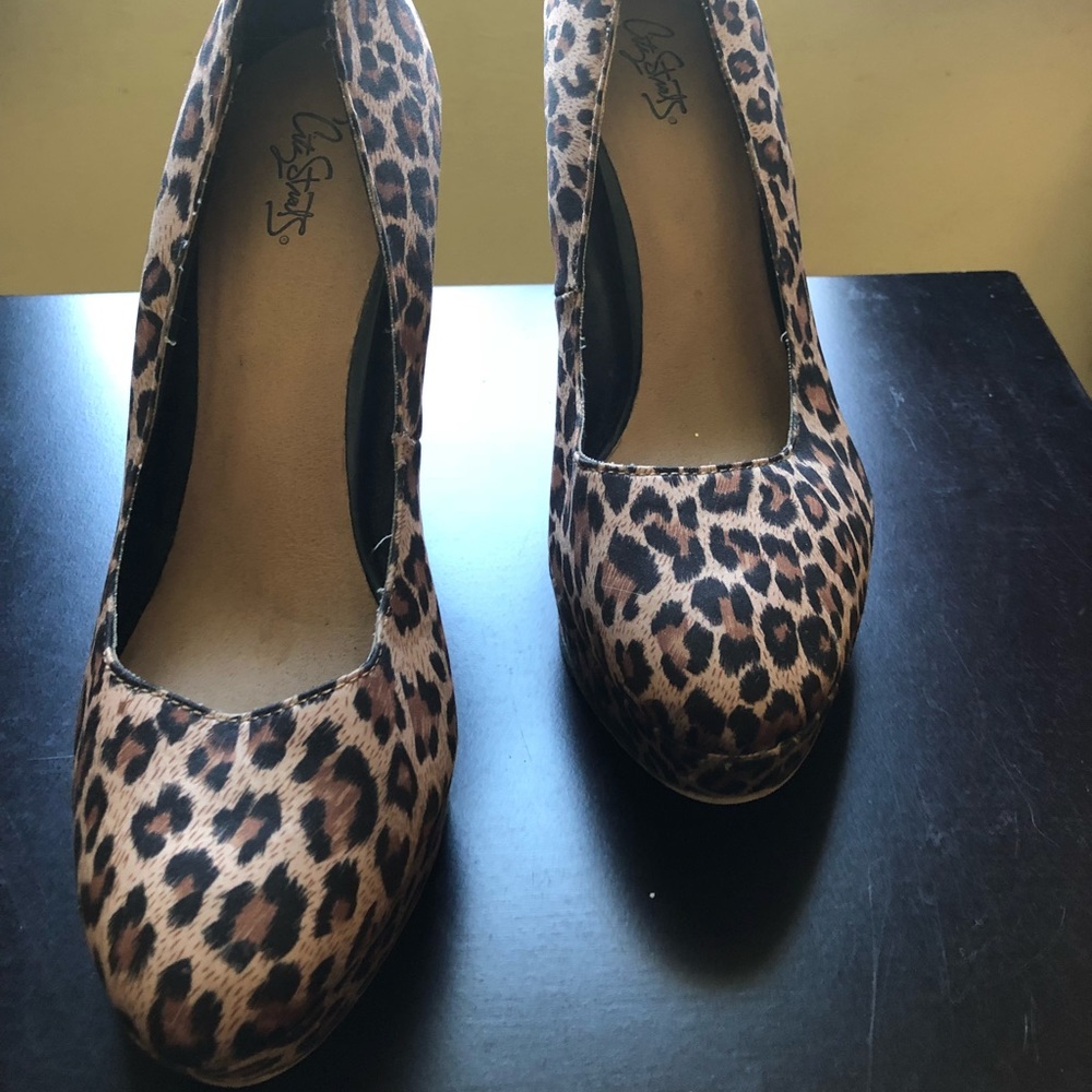 Women’s Leopard Pumps